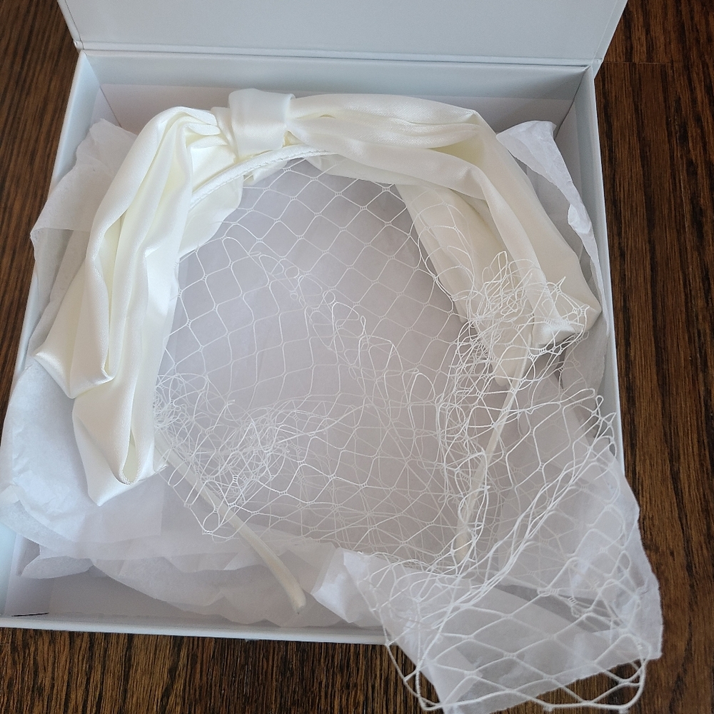 Kristin Ess Hair The Veil Headband Bright White Bridal Veil Bride Open Box